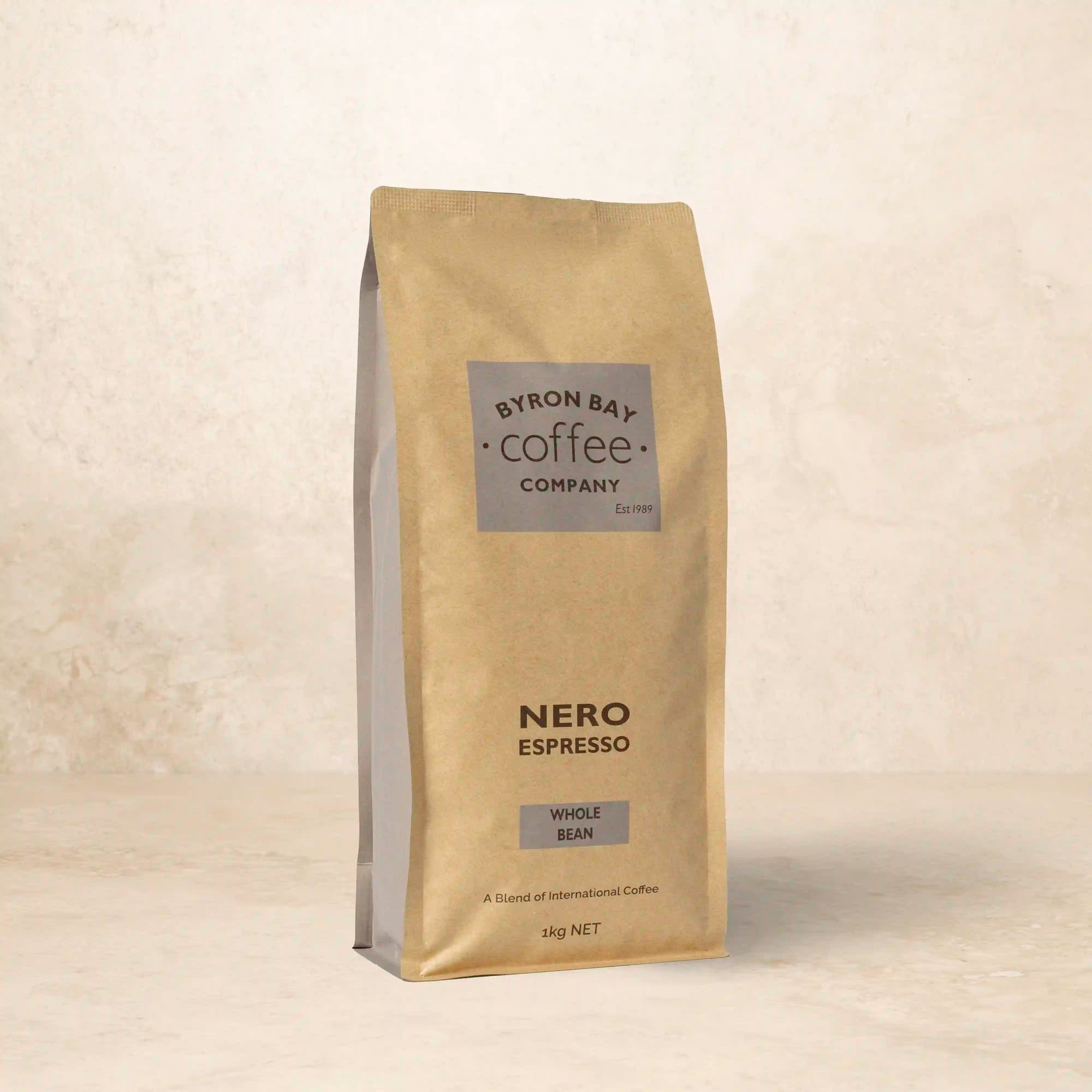 Bag of Nero Espresso coffee with honeycomb and hazelnut aroma